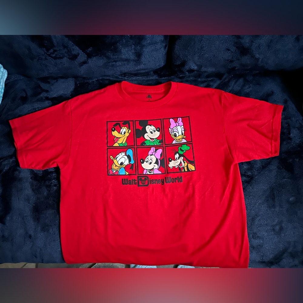 Mickey & Friends YOUTH size XL red tshirt